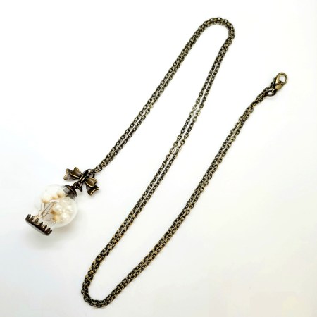 Necklace glove with white flowers1